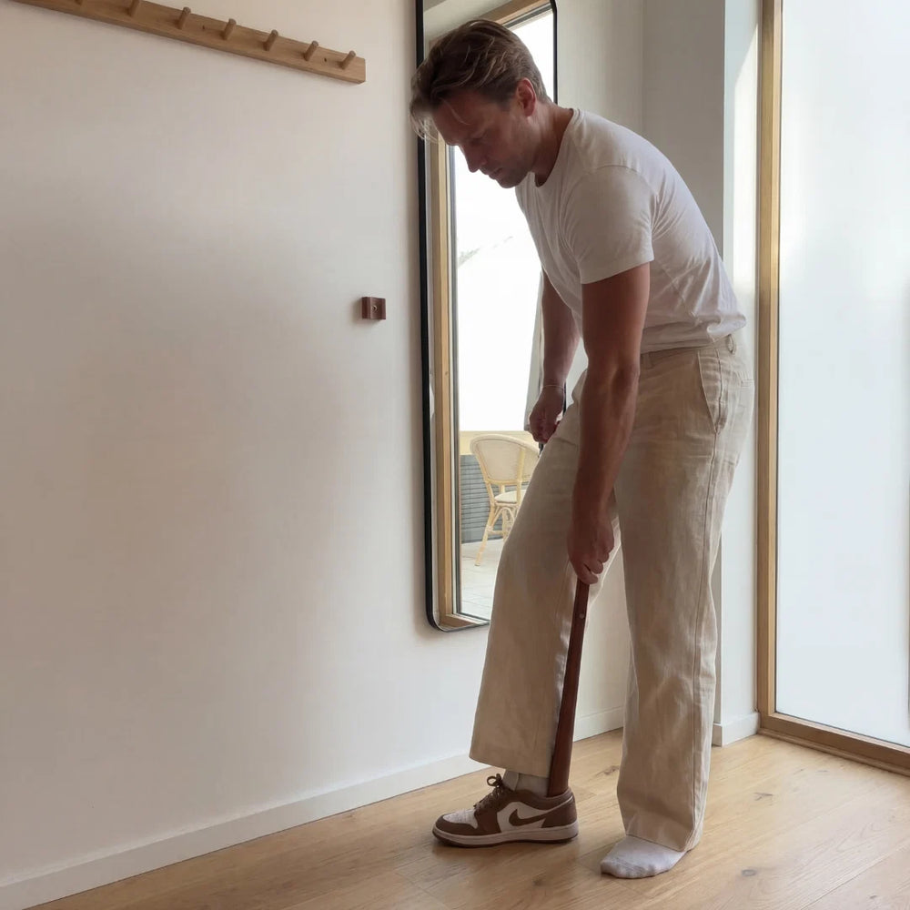 Magnetiskt Skohorn i Massivt Trä – 55 cm
