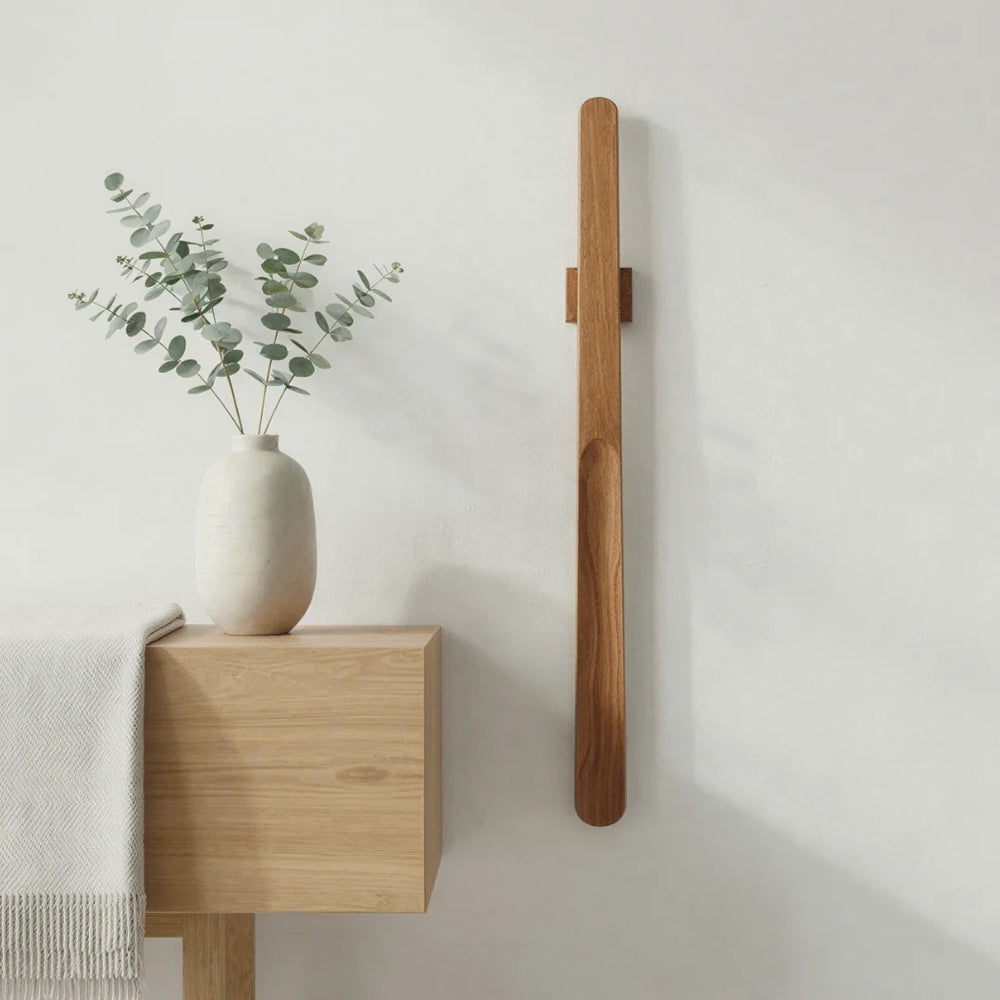 Magnetiskt Skohorn i Massivt Trä – 55 cm