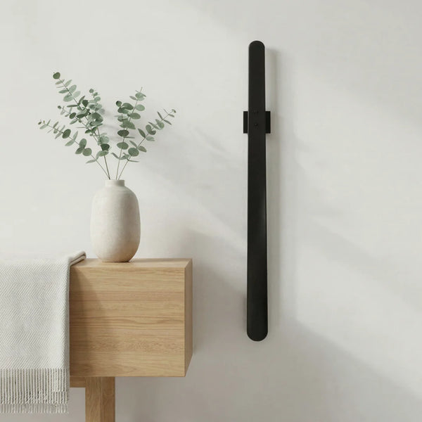 Magnetiskt Skohorn i Massivt Trä – 55 cm