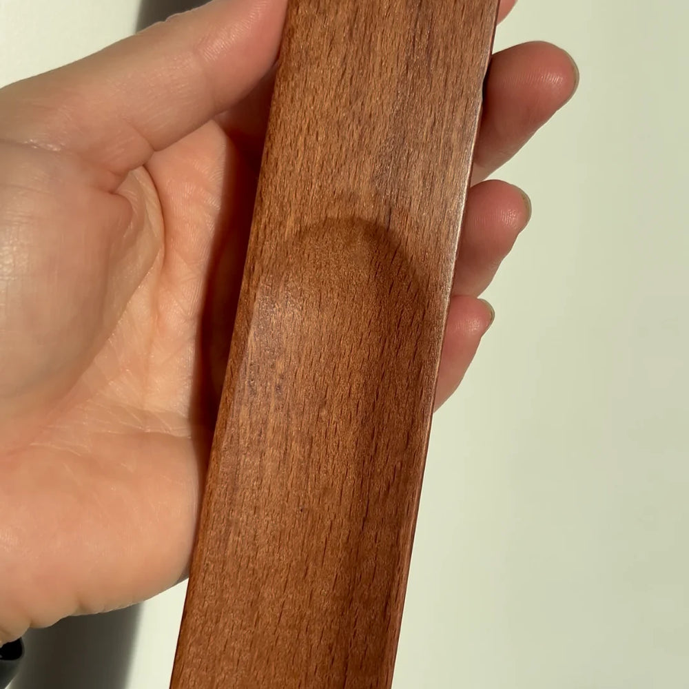 Magnetiskt Skohorn i Massivt Trä – 55 cm